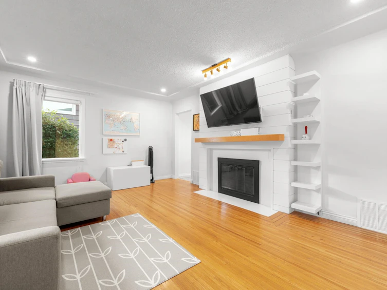 827 Burnaby Street, New Westminster, BC, V3L 4V8 - 5