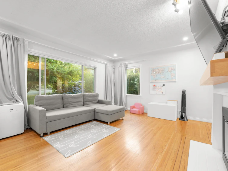 827 Burnaby Street, New Westminster, BC, V3L 4V8 - 4