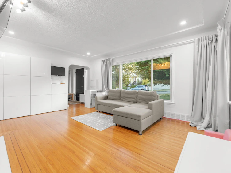 827 Burnaby Street, New Westminster, BC, V3L 4V8 - 3