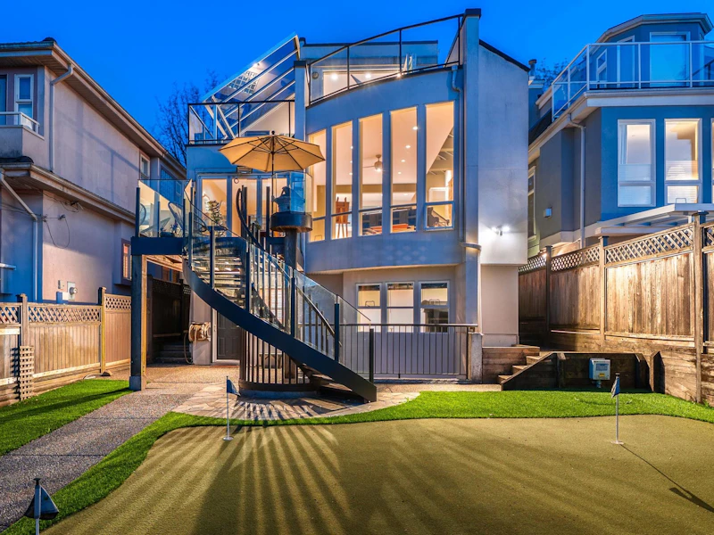 3113 W 27th Avenue, Vancouver BC V6L 1W6