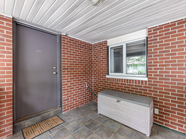 101-189 Ontario Place, Vancouver, BC, V5W 4C6 - 3