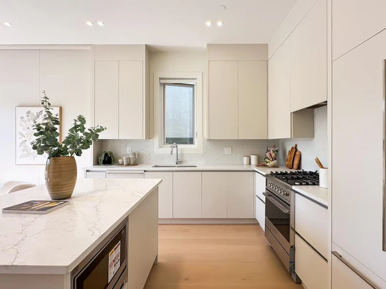 2919 Charles Street, Vancouver, BC, V5K 3B1 - 3
