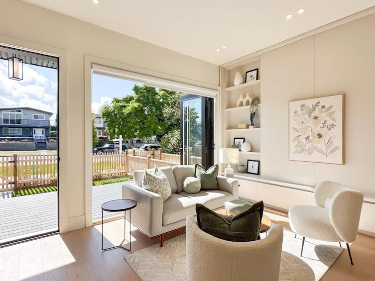 2919 Charles Street, Vancouver, BC, V5K 3B1 - 2