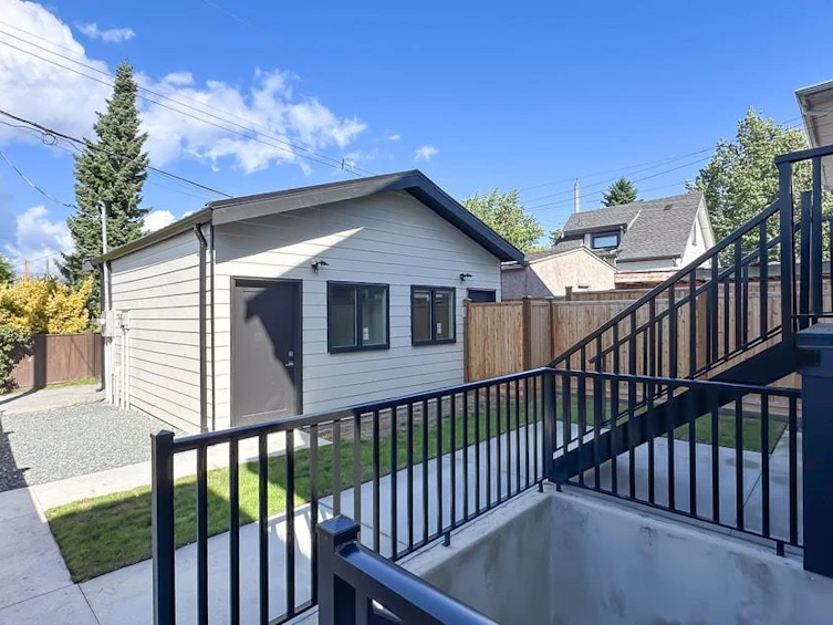 2919 Charles Street, Vancouver, BC, V5K 3B1 - 24