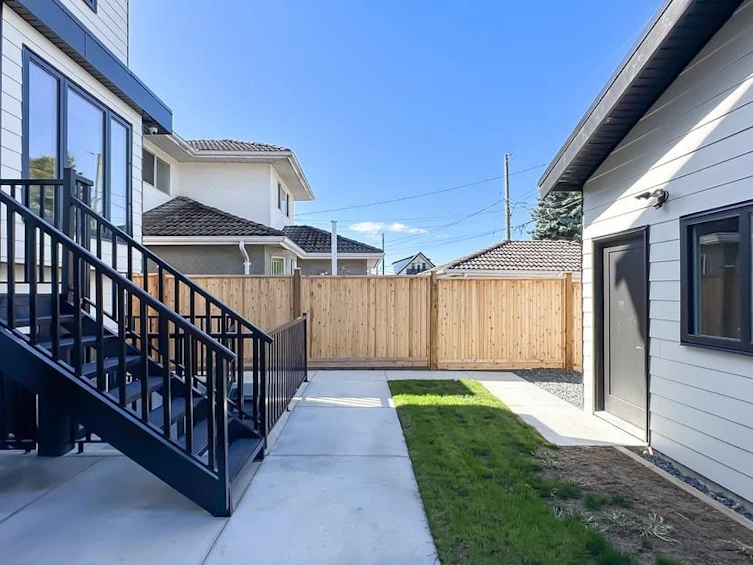 2919 Charles Street, Vancouver, BC, V5K 3B1 - 25