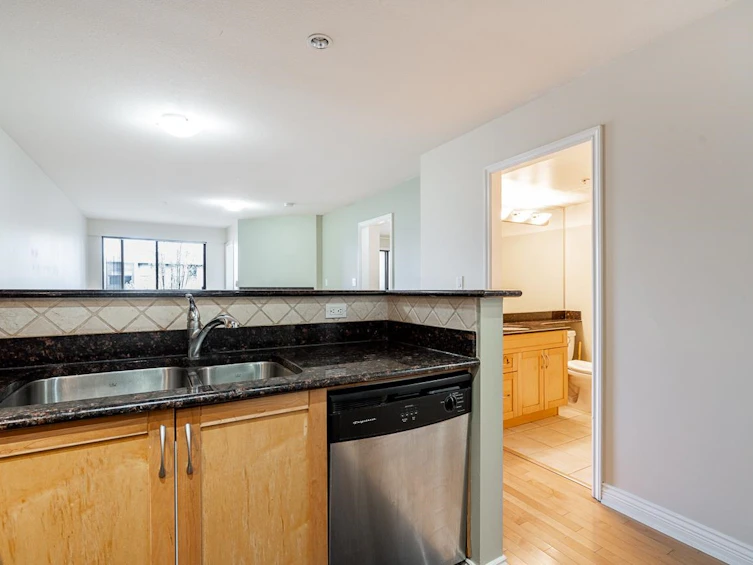 301-2015 Trafalgar Street, Vancouver, BC, V6K 1P7 - 10