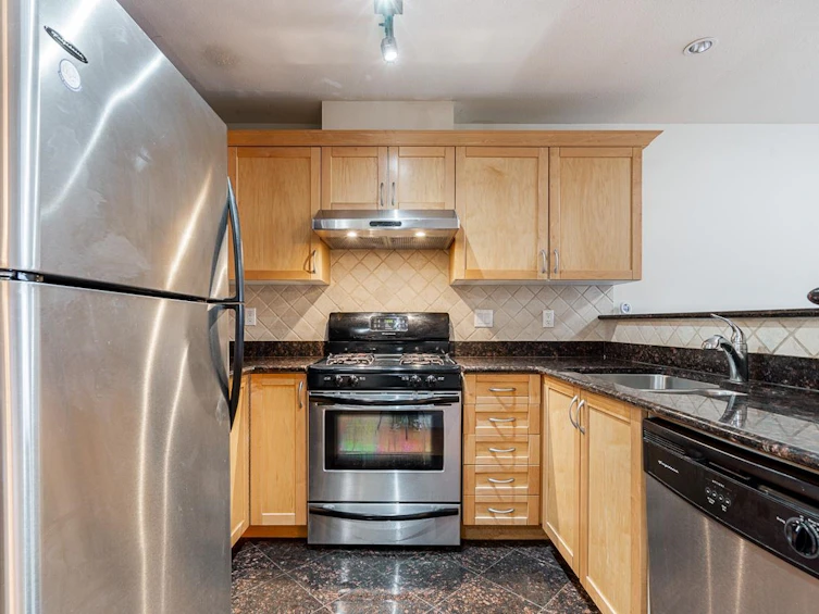 301-2015 Trafalgar Street, Vancouver, BC, V6K 1P7 - 6