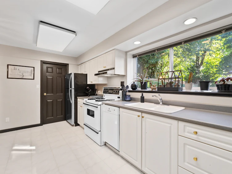 2560 Haversley Avenue, Coquitlam, BC, V3J 1W5 - 23
