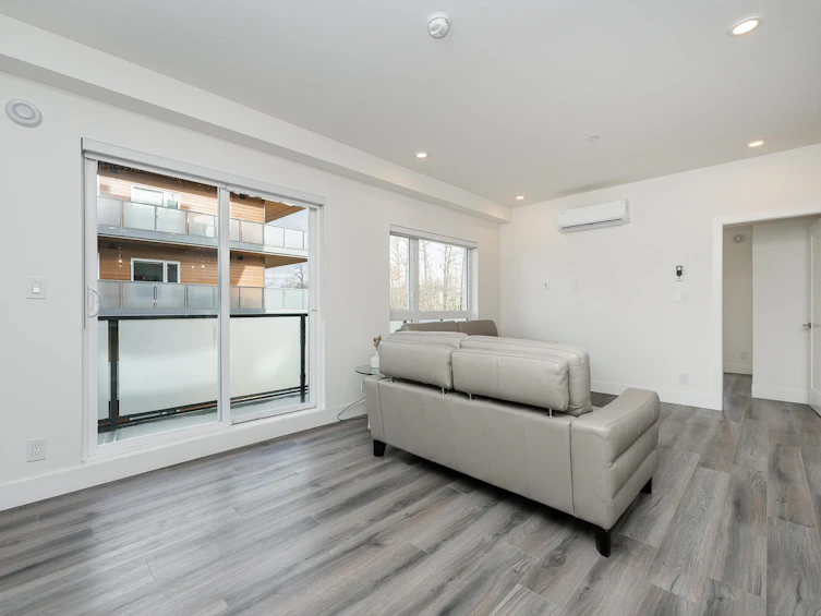 A303-8447 202 Street, Langley, BC, V2Y 2B7 - 8