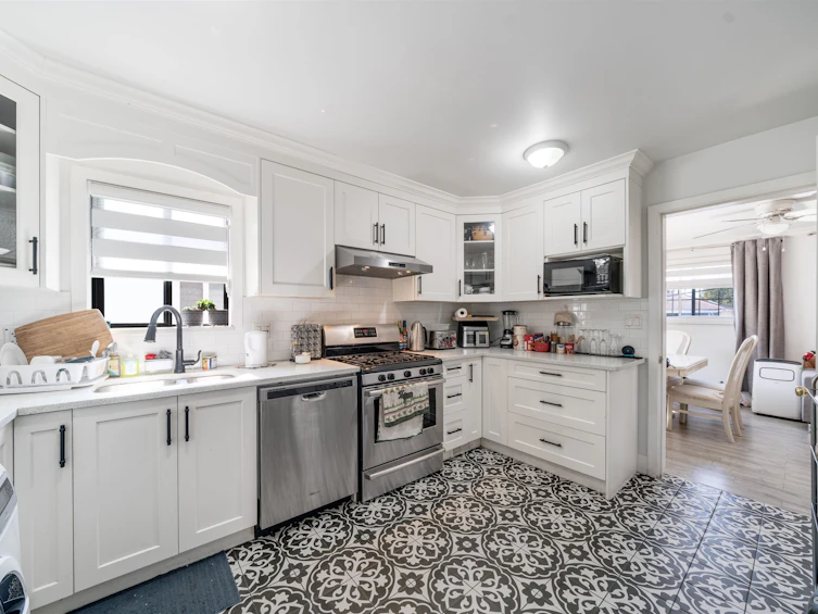 8005 Prince Albert Street, Vancouver, BC, V5X 3Z9 - 3