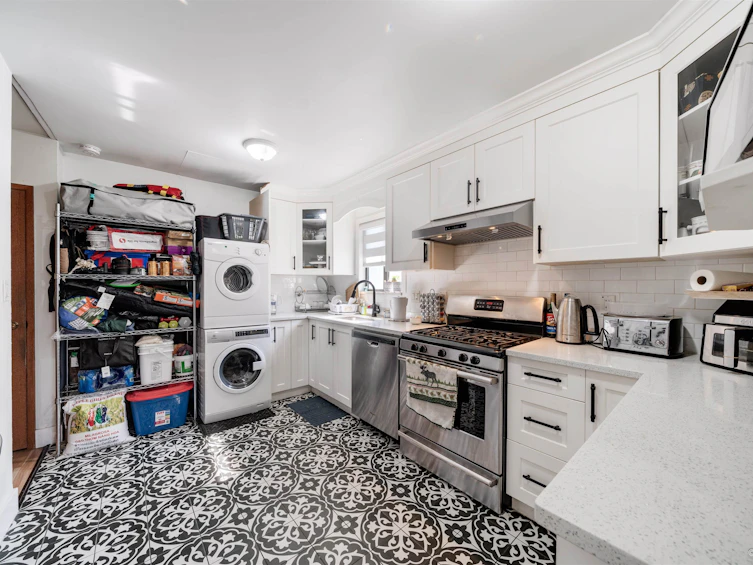 8005 Prince Albert Street, Vancouver, BC, V5X 3Z9 - 4