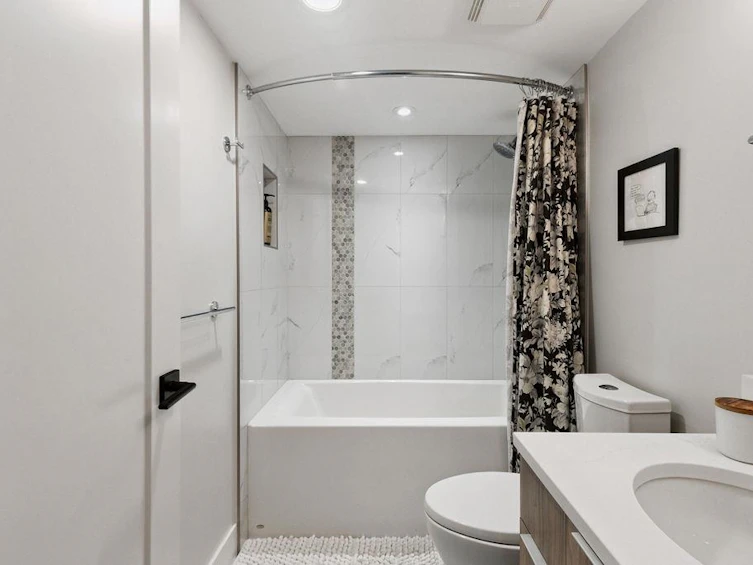 215-3250 W Broadway Street, Vancouver, BC, V6K 2H4 - 26