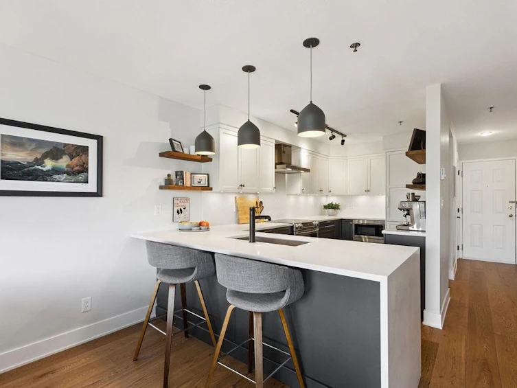 215-3250 W Broadway Street, Vancouver, BC, V6K 2H4 - 2