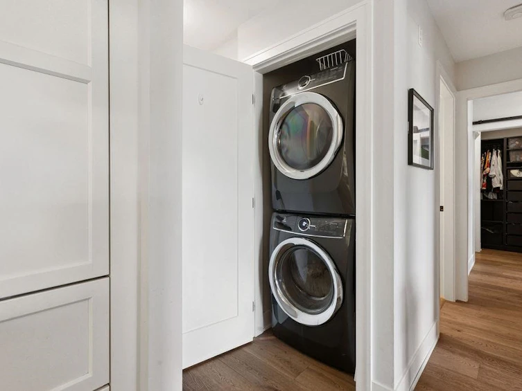 215-3250 W Broadway Street, Vancouver, BC, V6K 2H4 - 29