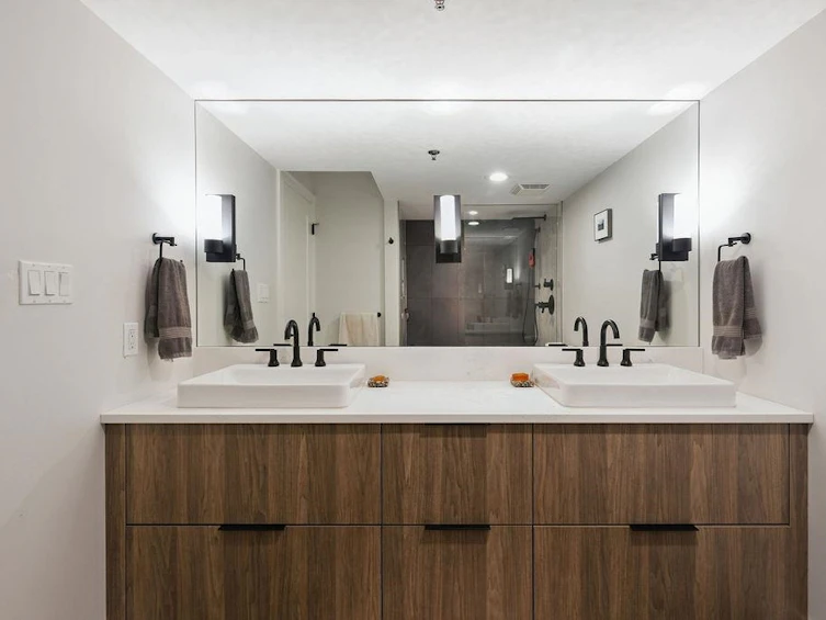 215-3250 W Broadway Street, Vancouver, BC, V6K 2H4 - 21