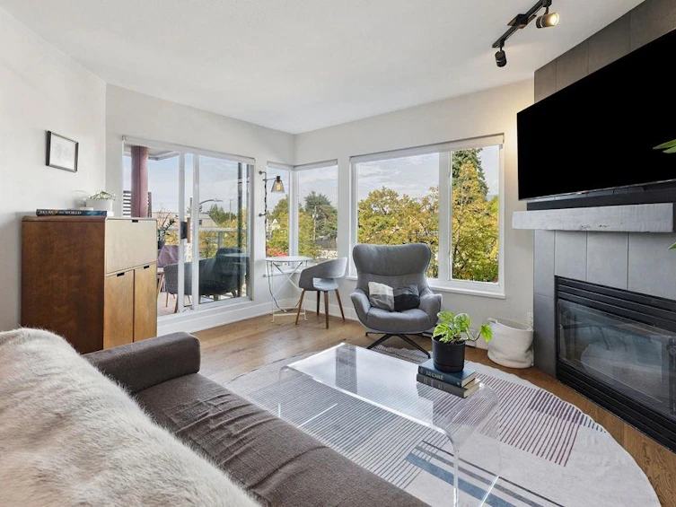 215-3250 W Broadway Street, Vancouver, BC, V6K 2H4 - 9