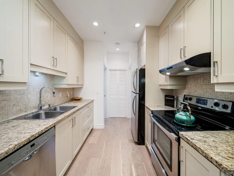 966 W 16th Avenue, Vancouver, BC, V5Z 1T2 - 4