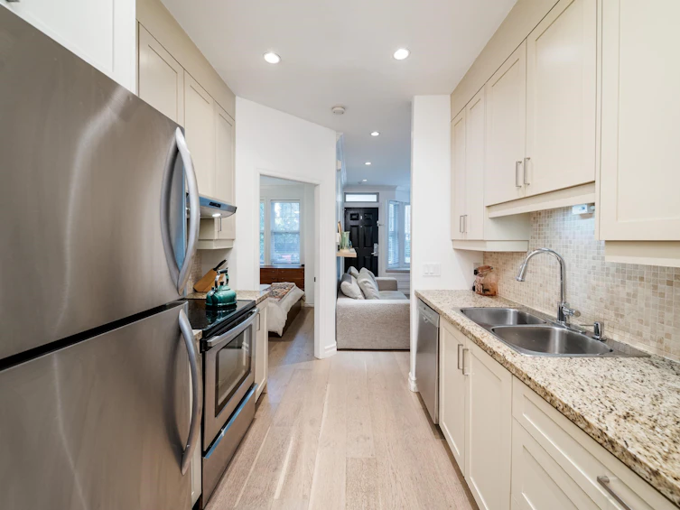 966 W 16th Avenue, Vancouver, BC, V5Z 1T2 - 3