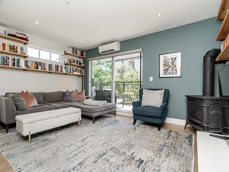 4320 Knight Street, Vancouver, BC, V5N 3M5 - 4