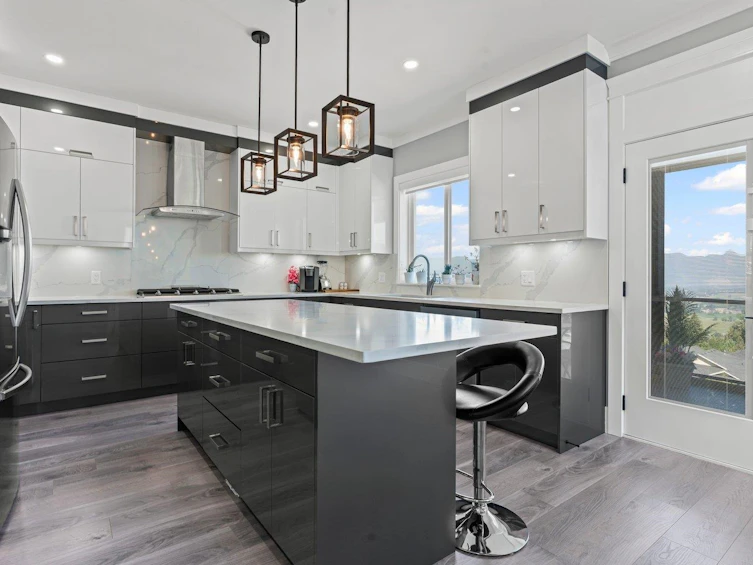 8214 Nixon Road, Chilliwack, BC, V4Z 0E4 - 8