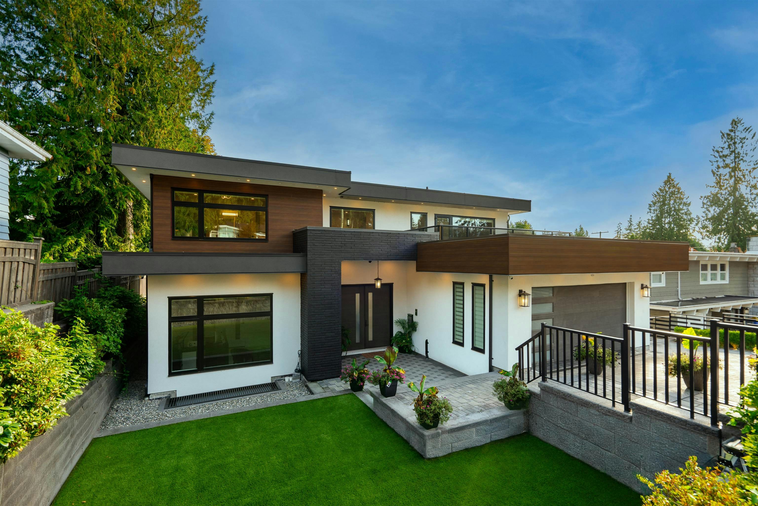 929 Canyon Boulevard, North Vancouver, BC, V7R 2J9