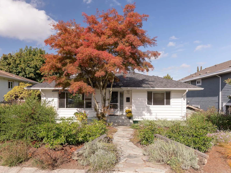 113 Eighth Avenue, New Westminster BC V3L 1X9