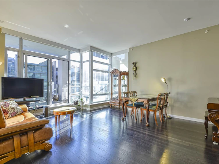 310-1616 Columbia Street, Vancouver, BC, V5Y 0B7 - 2