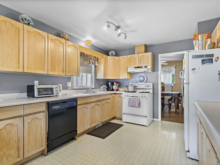 8479 Cade Barr Street, Mission, BC, V2V 7K4 - 13