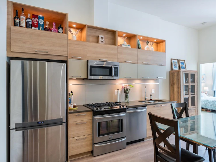 6-9150 University High Street, Burnaby, BC, V5A 0C5 - 9