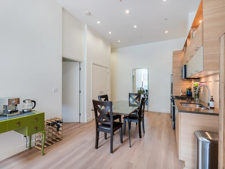 6-9150 University High Street, Burnaby, BC, V5A 0C5 - 8