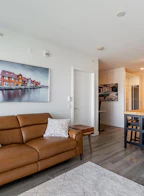 708 200 Nelson's Crescent