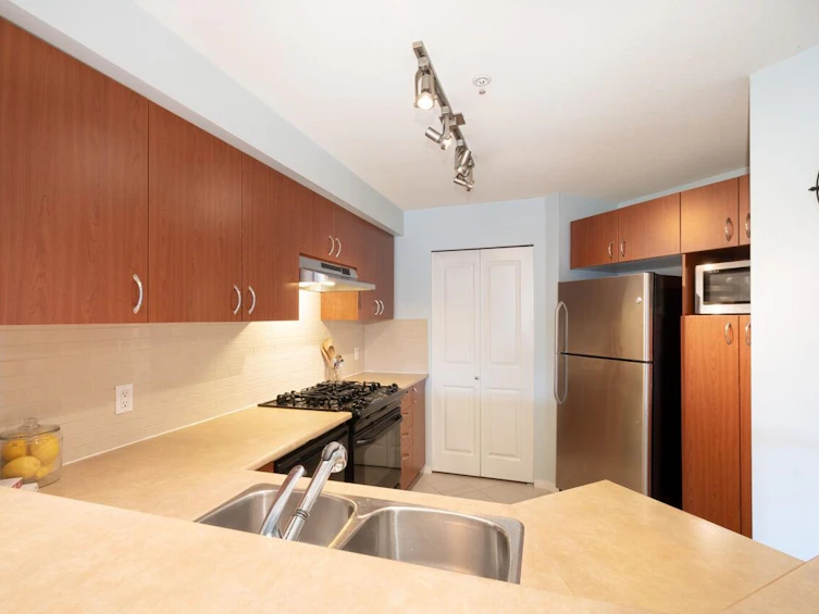 213-9098 Halston Court, Burnaby, BC, V3N 0A6 - 18