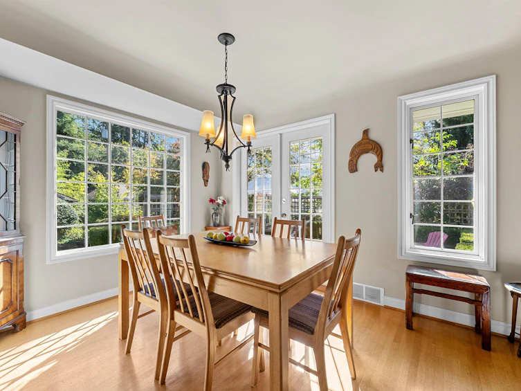 2000 Lloyd Avenue, North Vancouver, BC, V7P 2N8 - 8