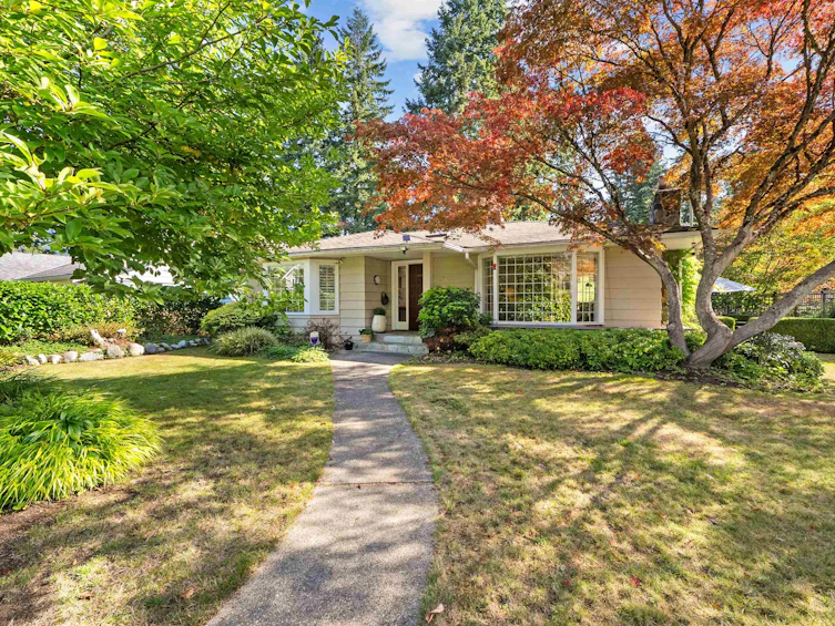 2000 Lloyd Avenue, North Vancouver, BC, V7P 2N8 - 4