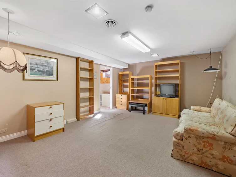 2000 Lloyd Avenue, North Vancouver, BC, V7P 2N8 - 18