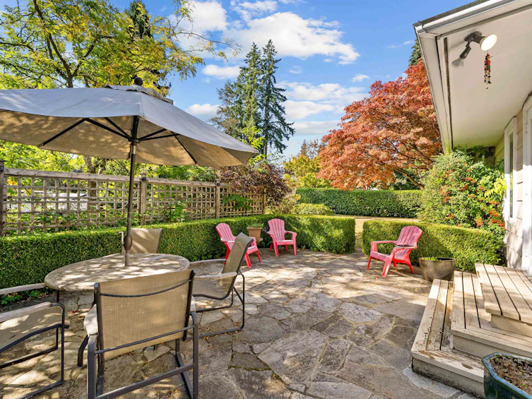 2000 Lloyd Avenue, North Vancouver, BC, V7P 2N8 - 3