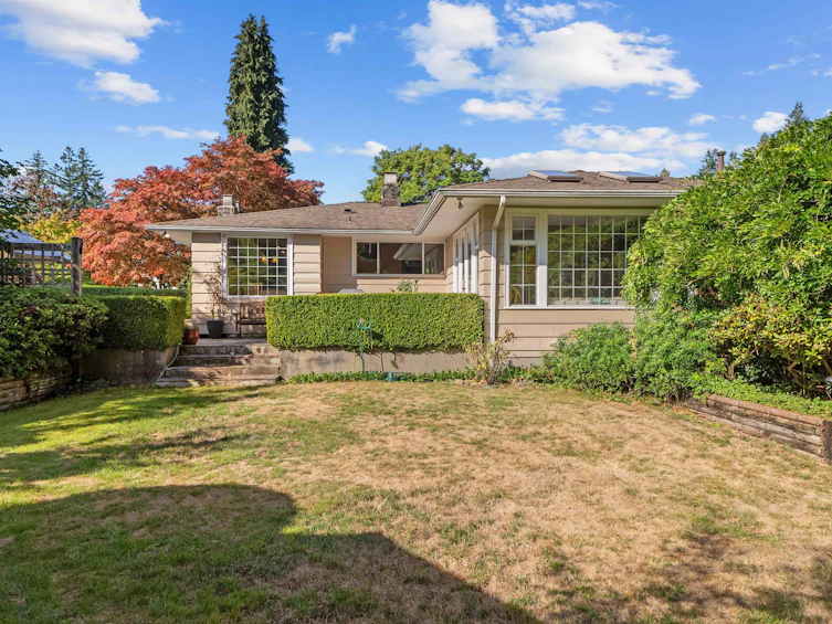 2000 Lloyd Avenue, North Vancouver, BC, V7P 2N8 - 21