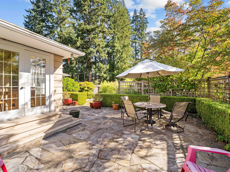 2000 Lloyd Avenue, North Vancouver, BC, V7P 2N8 - 2