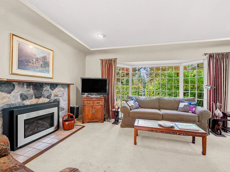 2000 Lloyd Avenue, North Vancouver, BC, V7P 2N8 - 12