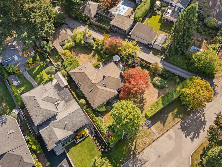 2000 Lloyd Avenue, North Vancouver, BC, V7P 2N8 - 30