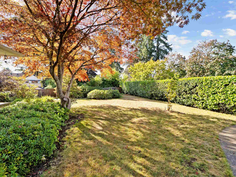 2000 Lloyd Avenue, North Vancouver, BC, V7P 2N8 - 26