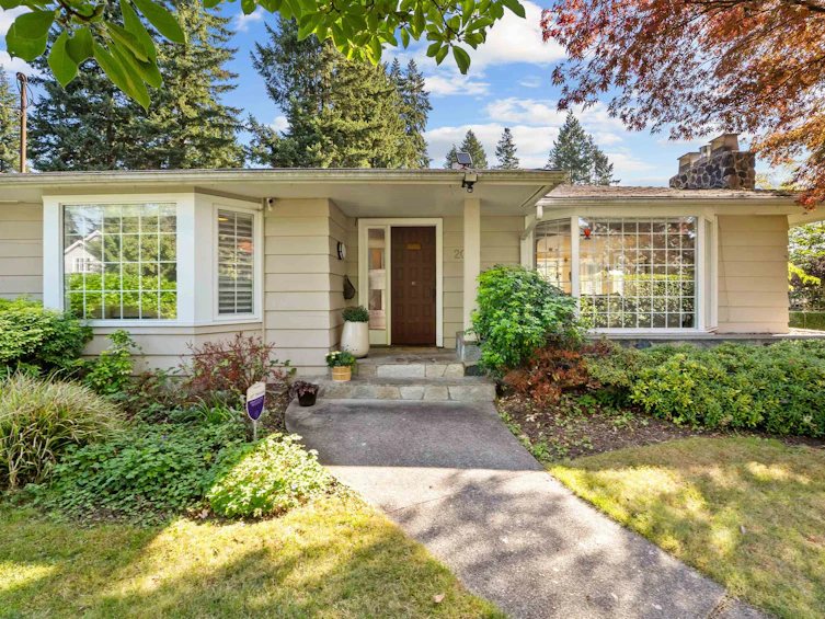 2000 Lloyd Avenue, North Vancouver, BC, V7P 2N8 - 5