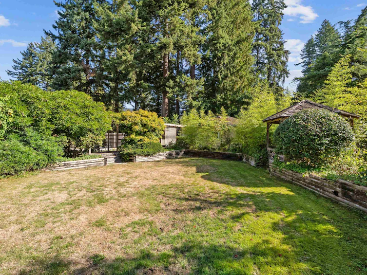 2000 Lloyd Avenue, North Vancouver, BC, V7P 2N8 - 24
