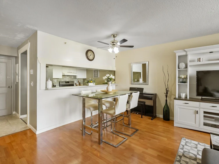 304-10523 University Drive, Surrey, BC, V3T 5T8 - 4