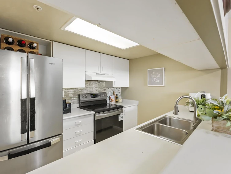 304-10523 University Drive, Surrey, BC, V3T 5T8 - 6