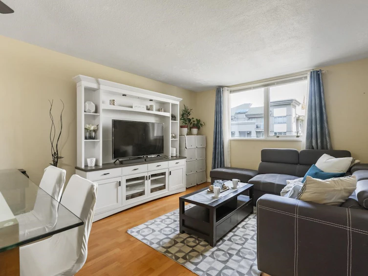 304-10523 University Drive, Surrey, BC, V3T 5T8 - 2