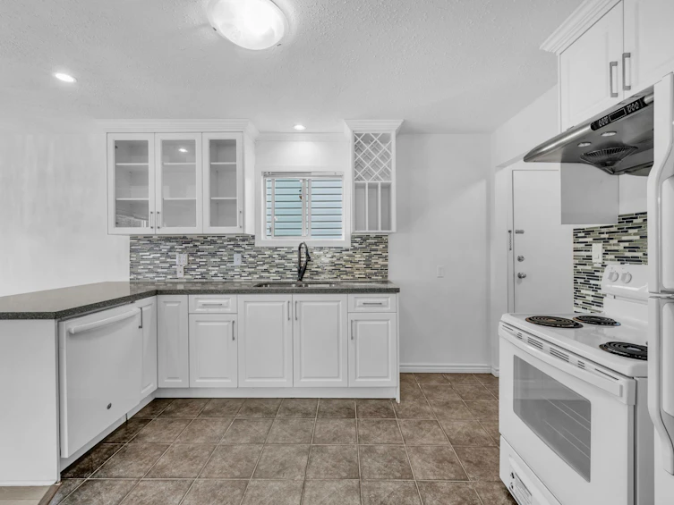 2585 Davies Avenue, Port Coquitlam, BC, V3C 2J8 - 11