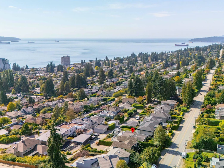2128 Mathers Avenue, West Vancouver, BC, V7V 2H3 - 8