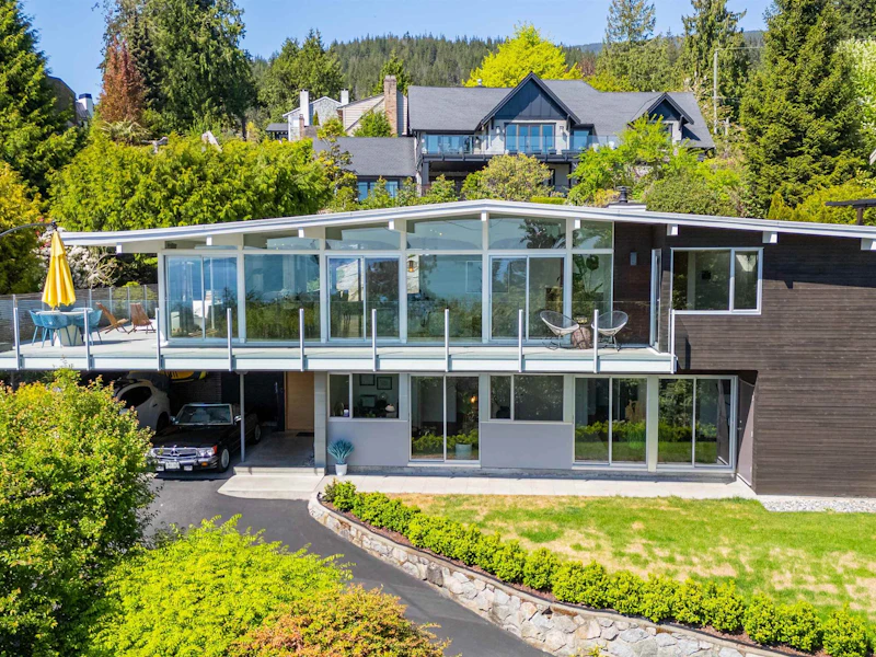 4045 Bayridge Avenue, West Vancouver BC V7V 3J9