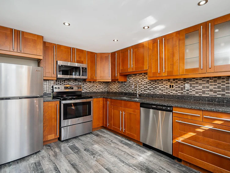 8561 Flowering Place, Burnaby, BC, V5A 4B4 - 10